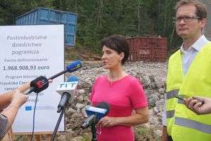 Prezydent Anna Hetman i Jarosław Piechaczek na konferencji prasowej.