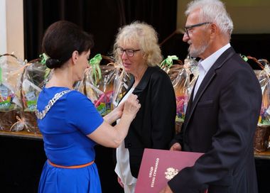 Zdjęcie przedstawia uroczystość Złotych Godów.