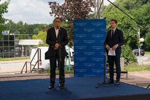 Przemówienia gości.