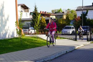 dzieci na rowerach 