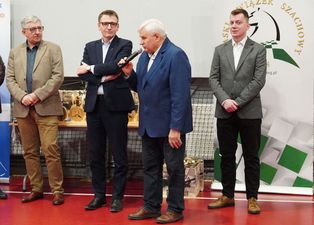 Prezydent Maista Jastrzębia-Zdroju Michał Urgoł, Wiceprezycent Andrzej Marusiak oraz organizatorzy rywalizacji