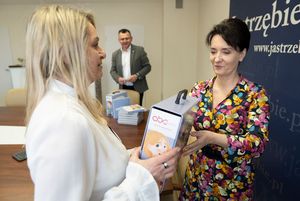 Anna Hetman i dyrektorki przedszkoli publicznych w Jastrzębiu-Zdroju. 