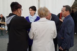 Anna Hetman- Prezydent Miasta z grupką osób podczas Święta Piwa
