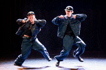 duet damsko-męski w czarnych ubraniach