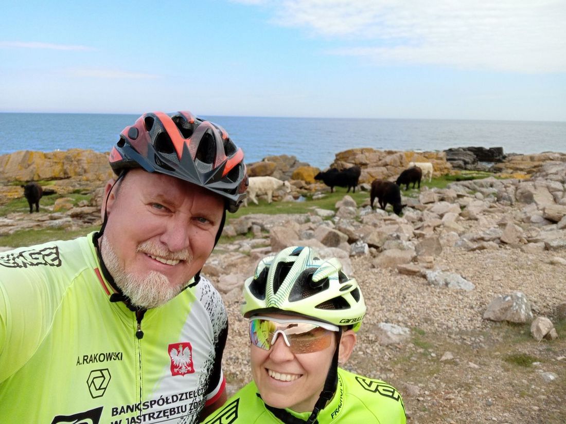 Zdjęcie przedstawia Ewę Frajhofer i Andrzeja Rakowskiego na wycieczce rowerowej na Bornholm 