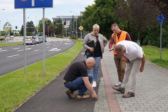 Aleja Piłsudskiego - pracownicy Urzędu podczas oględzin