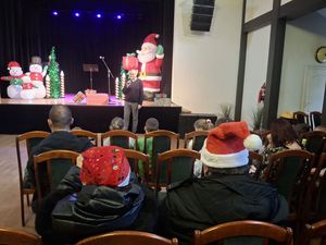 Widownia słuchająca prowadzącego