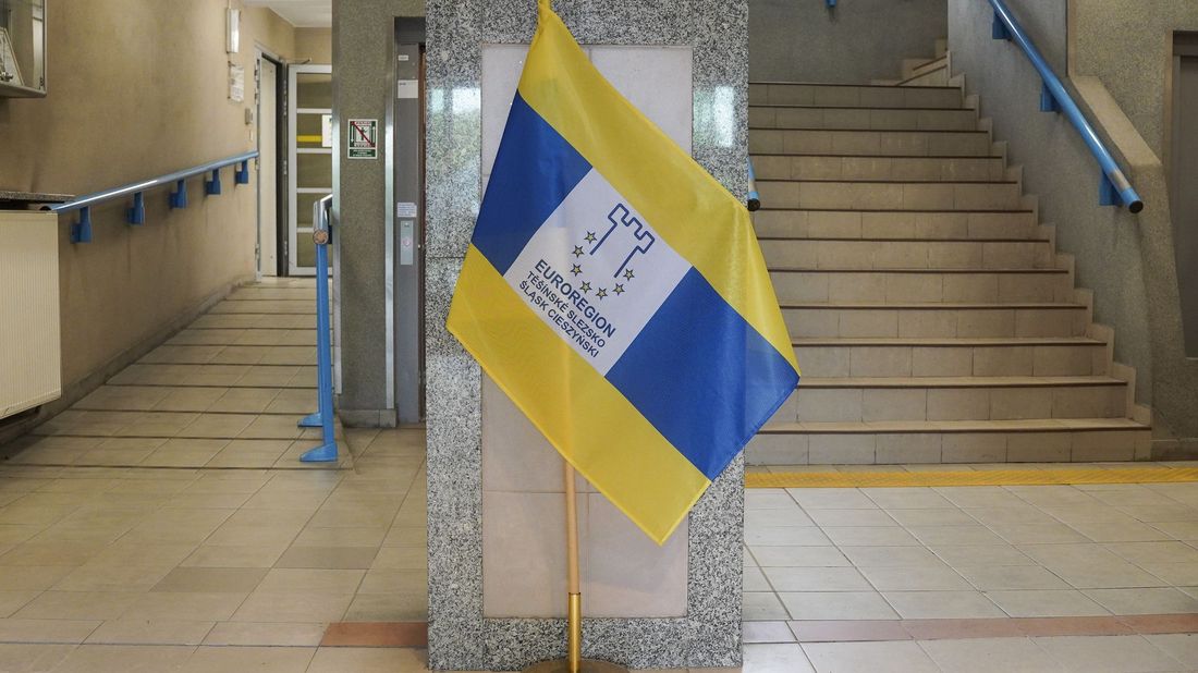 Zdjęcie przedstawia flagę Euroregionu.