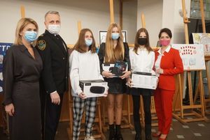 uczestnicy konkursu PRZEMOC#DAJ(e)SYGNAŁ