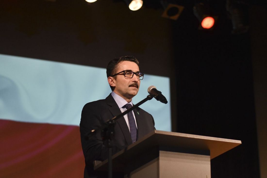 Przemawia Robert Cichowicz.