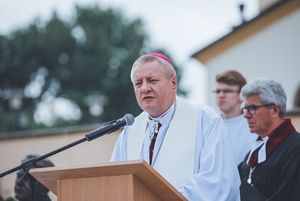 biskup Adam Wodarczyk