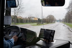 Widok przez przednią szybę.