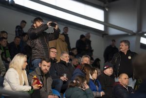 Kibice na trybunach Jastora.