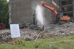 Prace rozbiórkowe na terenie Łaźni Moszczenica