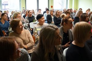 Zdjęcie przedstawia obchody uroczystości Dnia Pracownika Socjalnego.