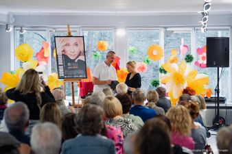 Sonia Bohosiewicz dostaje ciasto od swojego fana 