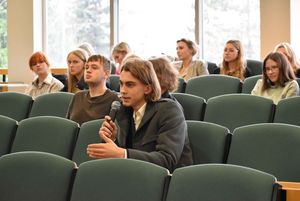 Zdjęcie przedstawia spotkanie na temat temat  „Perspektyw i ścieżek rozwoju przemysłu czwartej generacji w ośrodkach górniczych”.