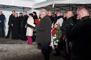 Zdjęcie przedstawia odsłonięcie mozaiki na KWK"Zofiówce".