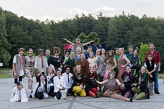 grupowe zdjęcie aktorów
