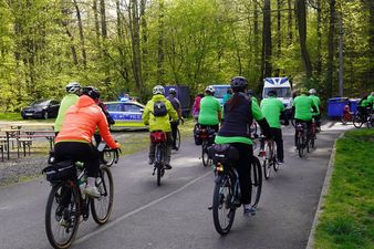 Odjeżdżający uczestnicy rajdu