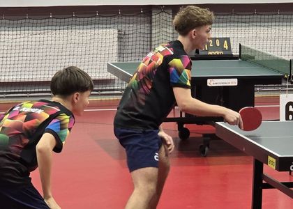 Zawodnicy w grze podwójnej przed przyjęciem serwisu