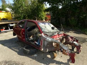 straż miejska usuwa wraki