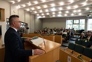 uroczystość wręczenia nagród nauczycielom w sali obrad rady miasta