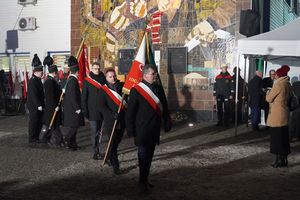 Zdjęcie przedstawia odsłonięcie mozaiki na KWK"Zofiówce".