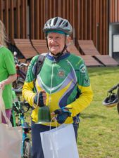 Nagrodzony starszy mężczyzna 