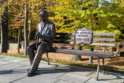 Ławeczka z pomnikiem witczaka