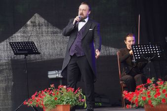 Tenor podczas indywidualnego występu z Orkiestrą Borynia