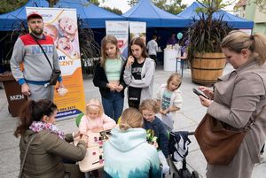Jedna z atrakcji - malowanie ciała dla najmłodszych.
