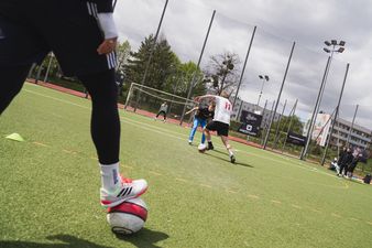 Dwóch zawodników w akcji 