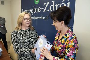 Anna Hetman i dyrektorki przedszkoli publicznych w Jastrzębiu-Zdroju. 