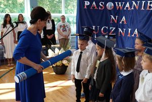 Zdjęcie przedstawia Pierwszoklasistów