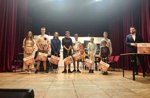 szachiści z UKS Pionier podczas festiwalu "Szachy w ustroniu łączą pokolenia"