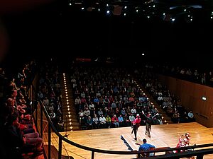 Scena z artystami flamenco