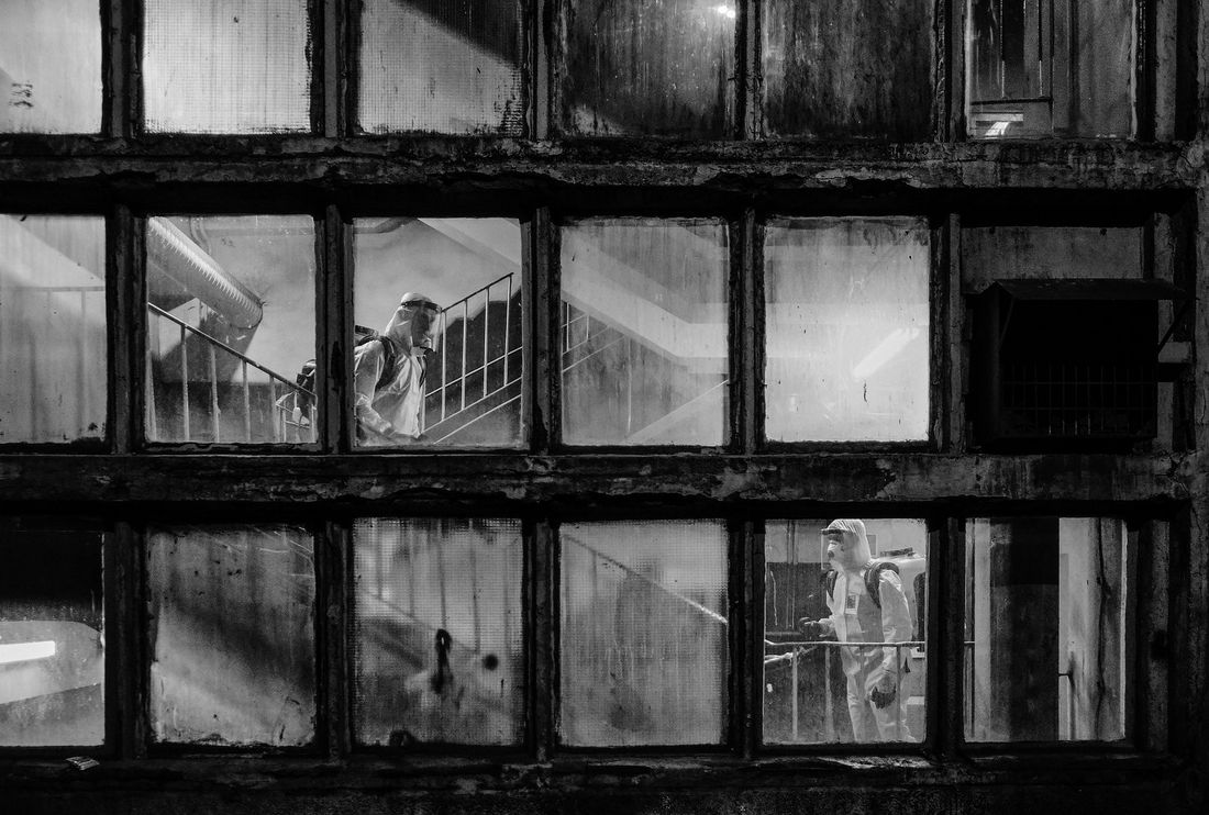 Czarno-biała fotografia przedstawiająca jastrzębskich ratowników górniczych