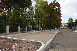 Zdjęcie przedstawia remontowaną ulicę 1 maja.