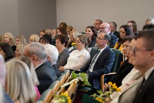 uroczystość wręczenia nagród nauczycielom w sali obrad rady miasta