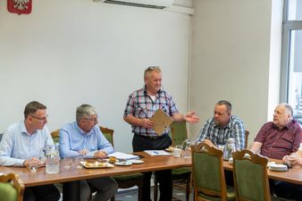 Michał Urgoł, Andrzej Matusiak, Józef Adamczyk, oraz przewodniczący osiedli