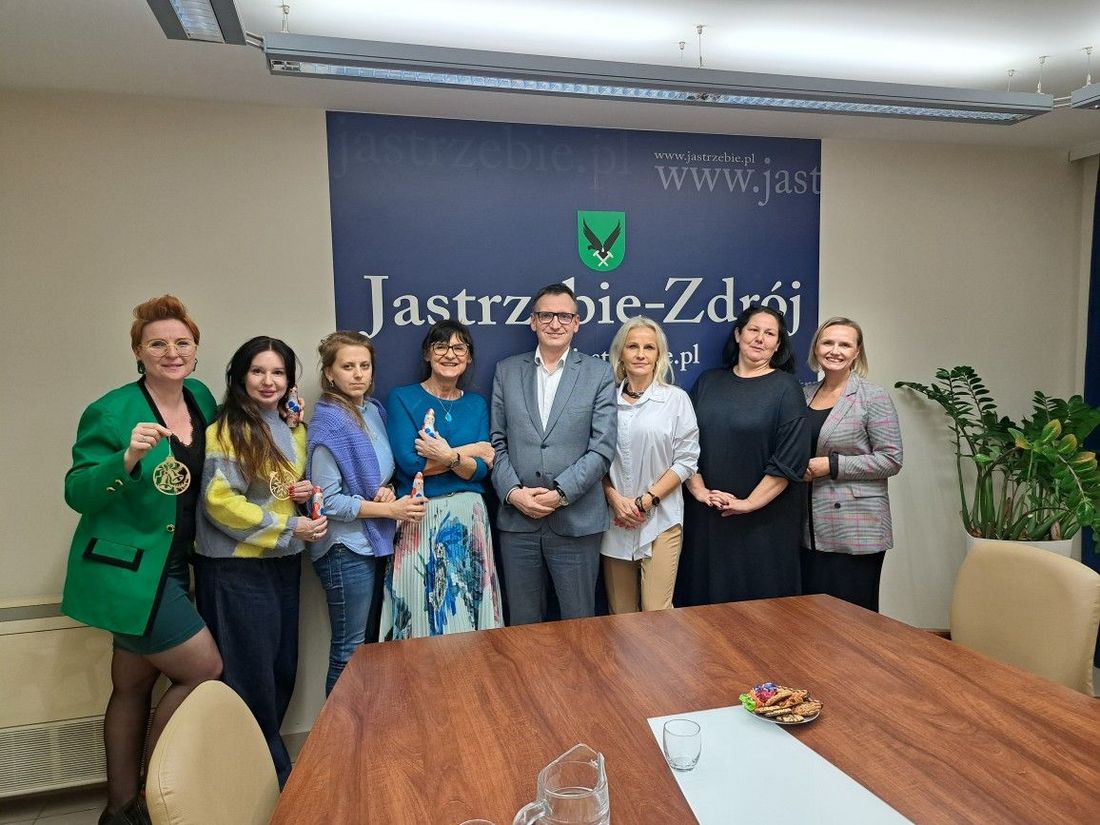 Jastrzębska Rada Kobiet z prezydentem Michałem Urgołem i naczelnikiem Wydziału Dialogu Społecznego Barbara Więckowską