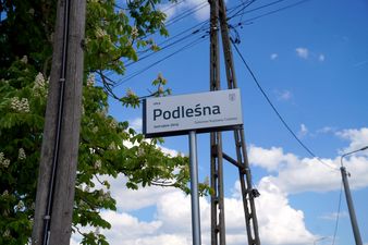 znak z napisem ulica podleśna sołectwo ruptawa-cisówka