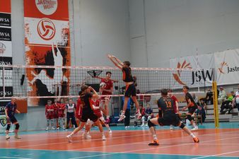 Środkowy Dudek na pojedyńczym bloku blokuje środowego przeciwników