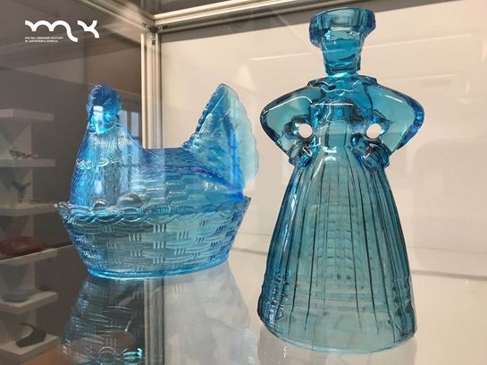 szklane niebieskie figurki