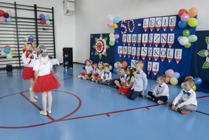 Występ artystyczny grup przedszkolnych.
