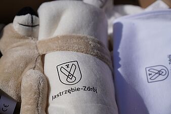 Zawartości wyprawki - kocyk z napisem Jastrzębie-Zdrój