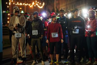 Zawodniczki i zawodnicy na linii startu