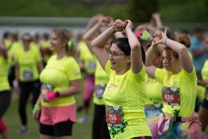 Uczestniczki VIII Jastrzębskiego Biegu Kobiet w trakcie ćwiczeń.