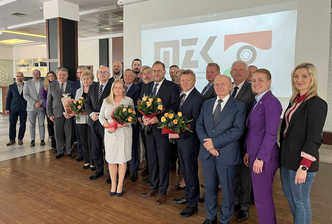 Zdjęcie przedstawia ostatnie spotkanie delegatów 10 gmin MZK.